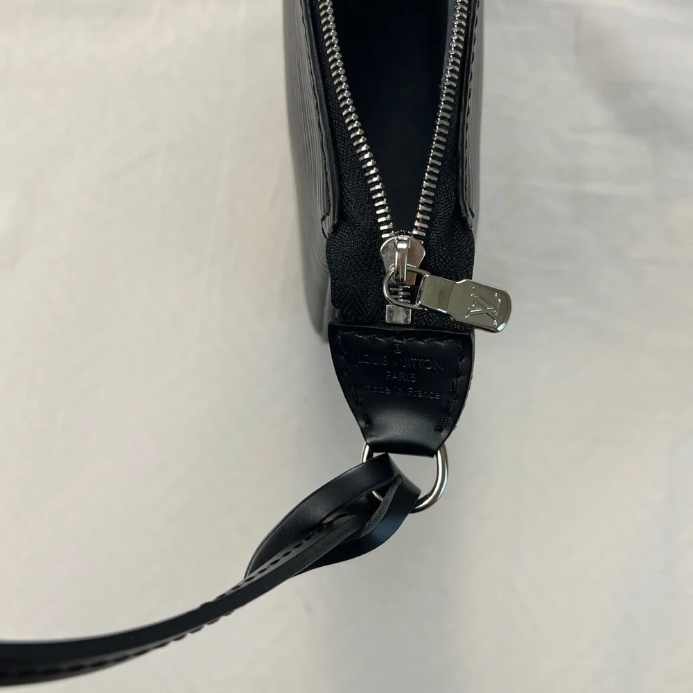 Louis Vuitton Pochette Accessoires Epi Leather - Picture 14 of 16